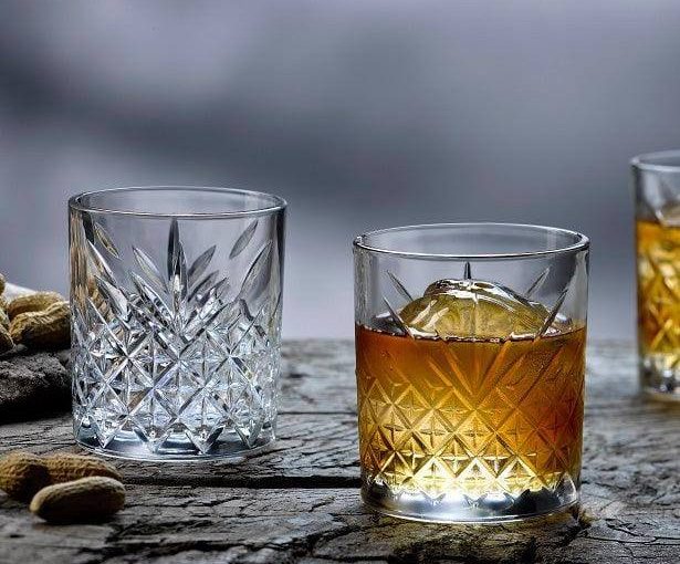 Choosing the Perfect Whiskey Tumbler: A Buyer’s Guide