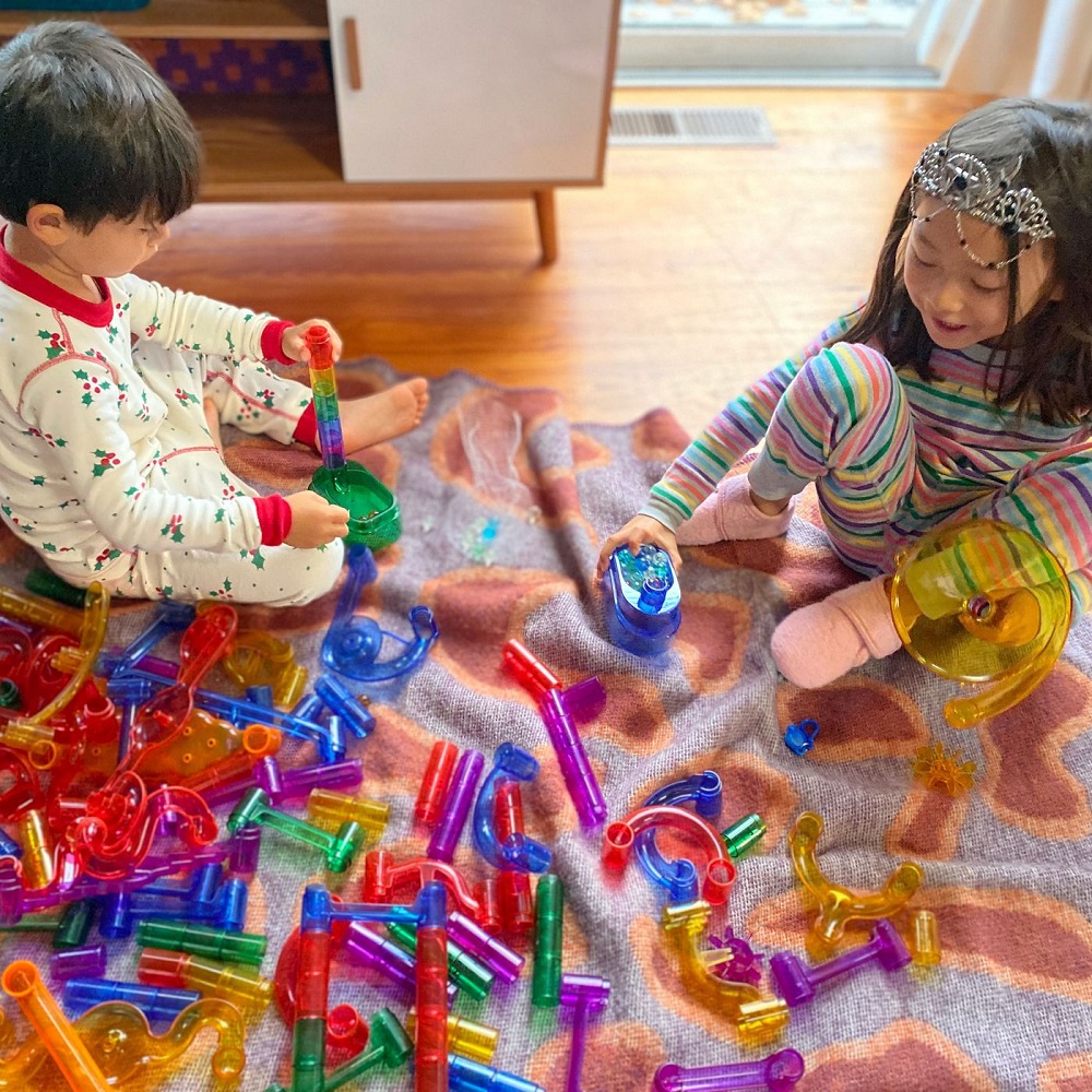 toddler building toys